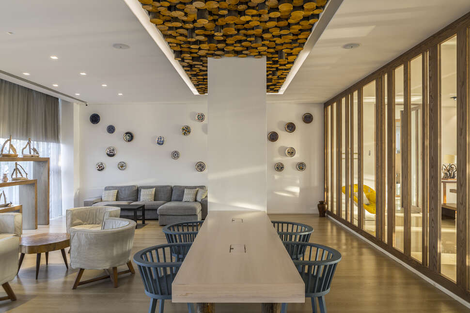 Een foto van het interieur van Cavo Maris Beach Hotel