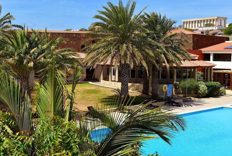 Een foto van het zwembad bij Pestana Tropico