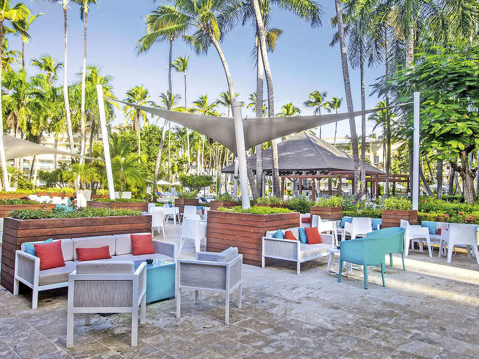 Een foto van het terras bij Vista Sol Punta Cana