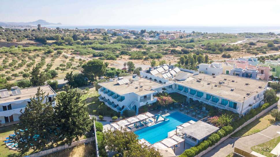 Een foto van het zwembad bij Belvita Hotel