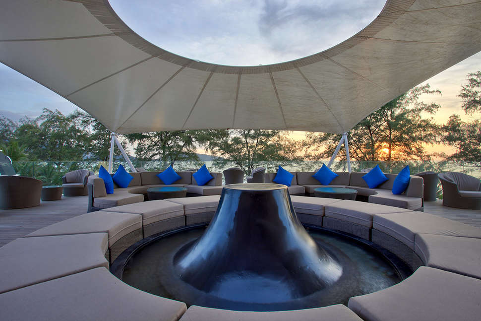 Een foto van het terras bij Phuket Graceland Resort & Spa
