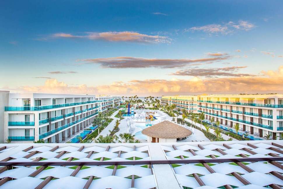Een foto van de buitenkant van Serenade Punta Cana