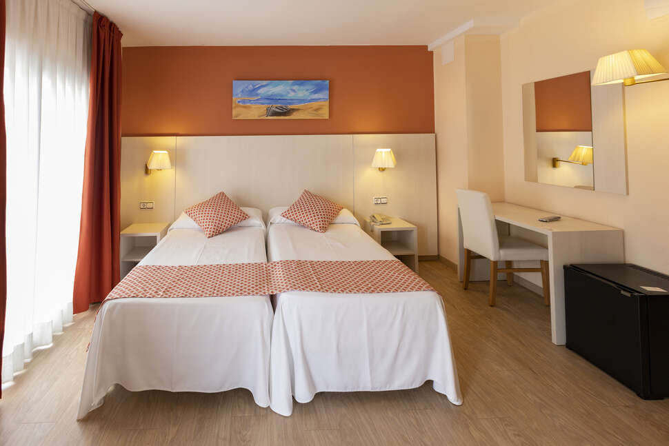 Ein Foto GHT Balmes Hotel Aparthotel & Splash