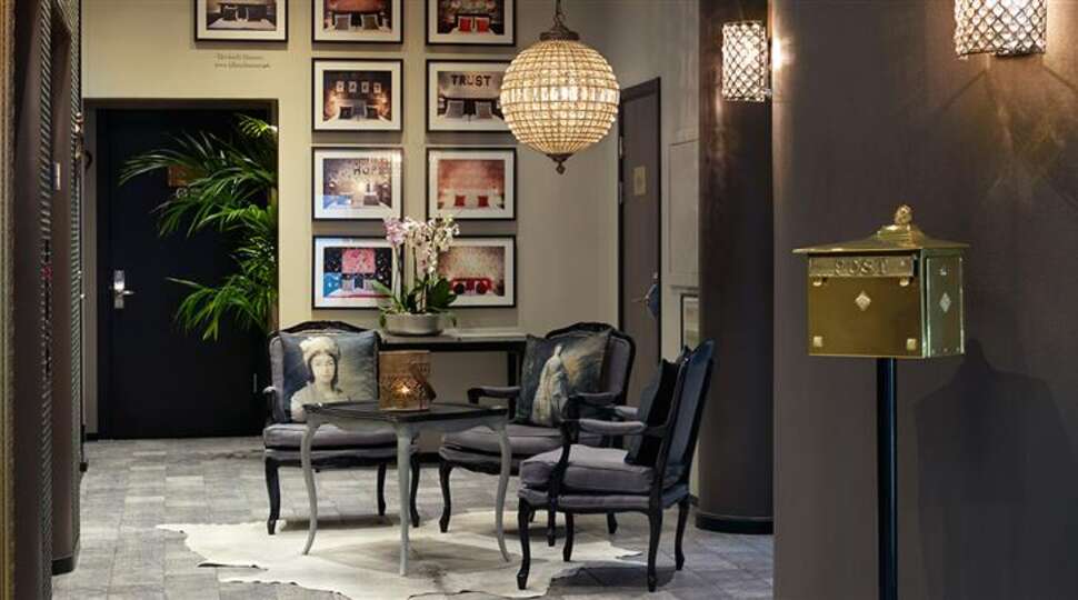 Een foto van het interieur van Freys Hotel