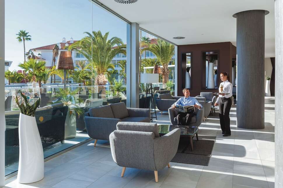 Een foto van het interieur van Riu Arecas