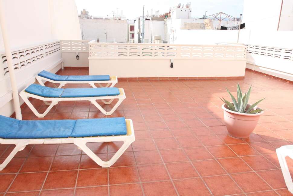 Een foto van het terras bij Catalina Park Appartementen