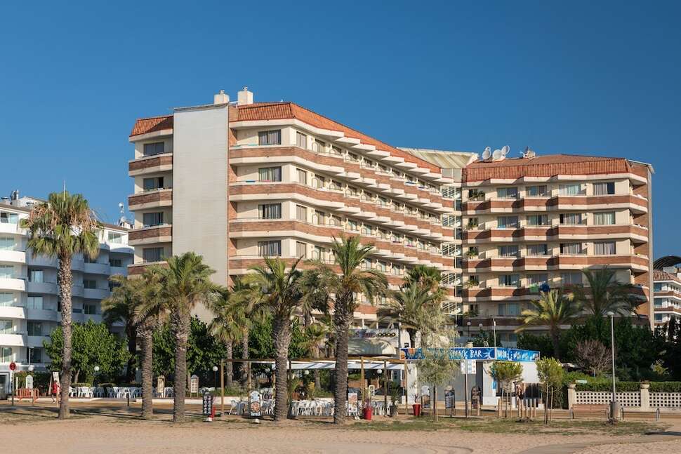 Een foto van de buitenkant van H-Top Royal Sun