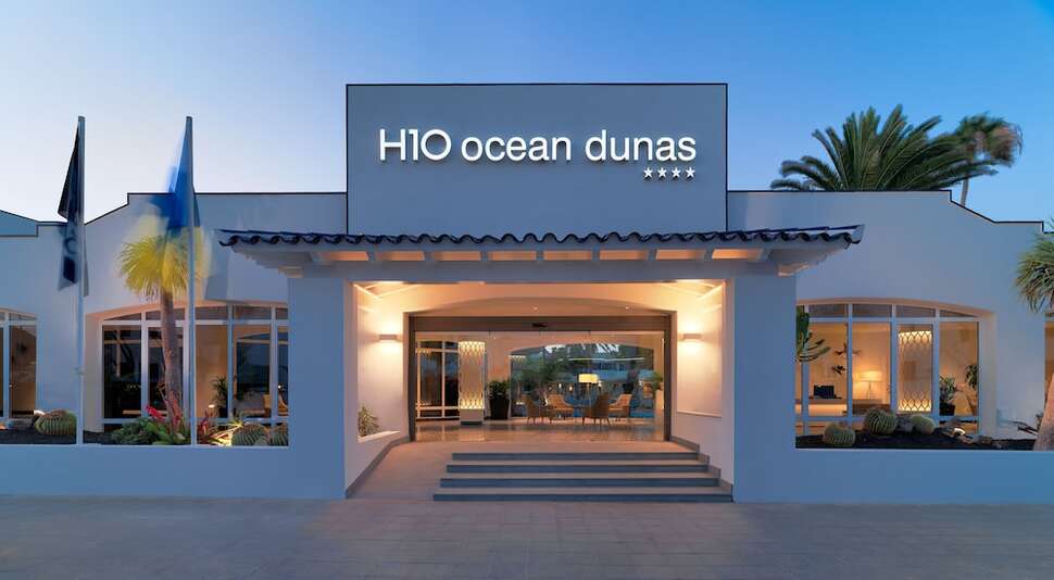 Een foto van de buitenkant van H10 Ocean Dunas