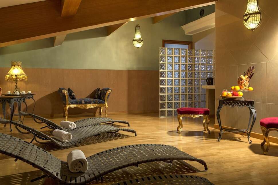Ein Foto Golden Tulip Rome Piram