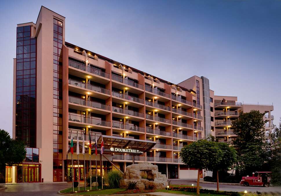 Ein Foto von der Außenansicht des Apollo Spa Resort