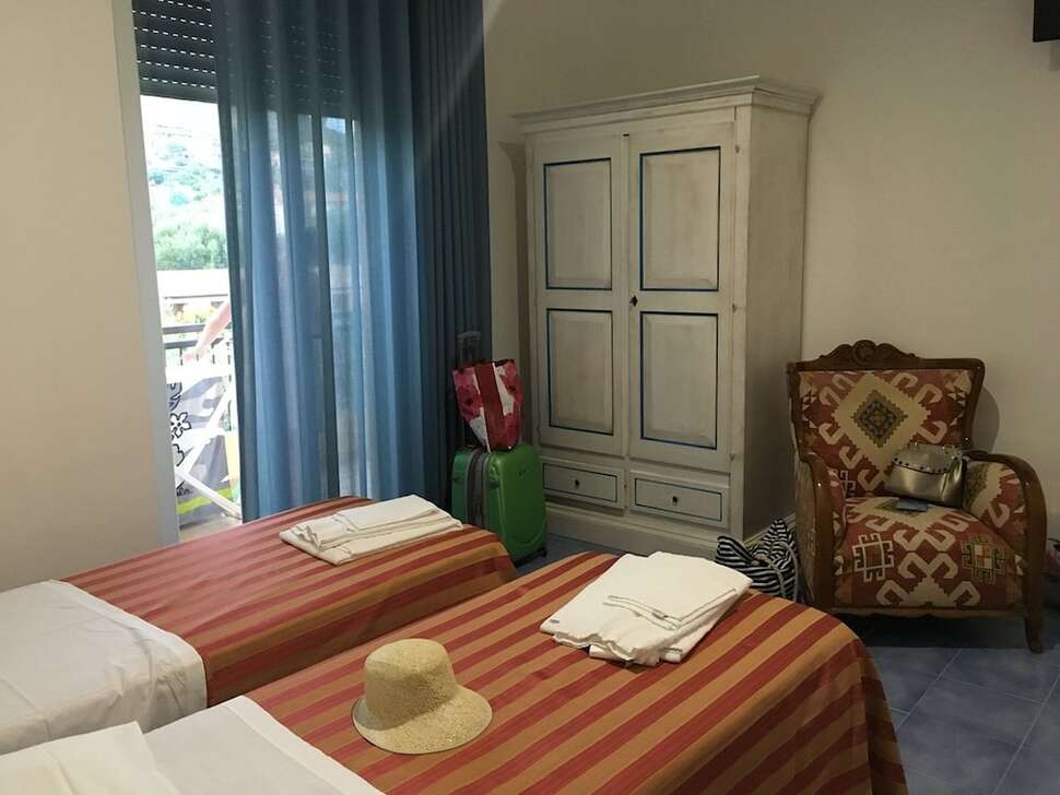 Een foto van America Hotel