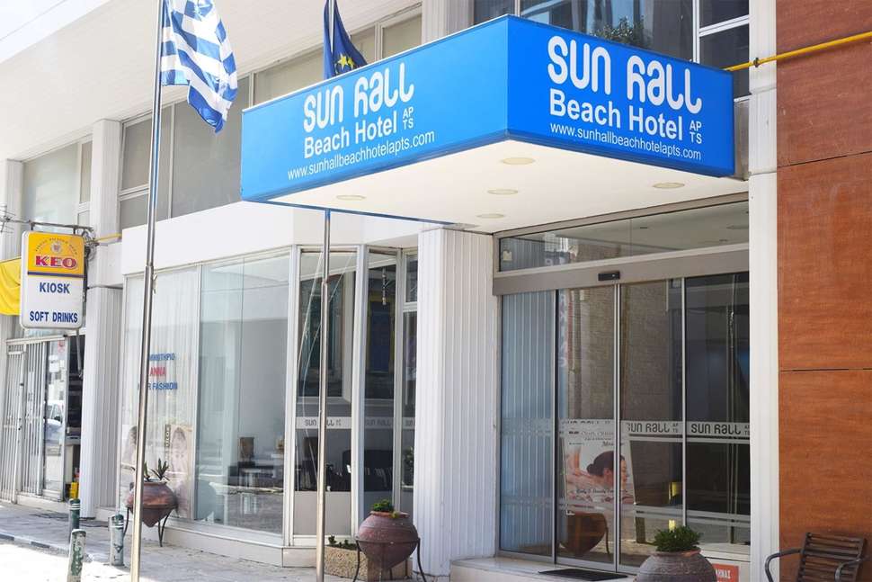 Een foto van de buitenkant van Sun Hall Beach Hotel & Appartementen