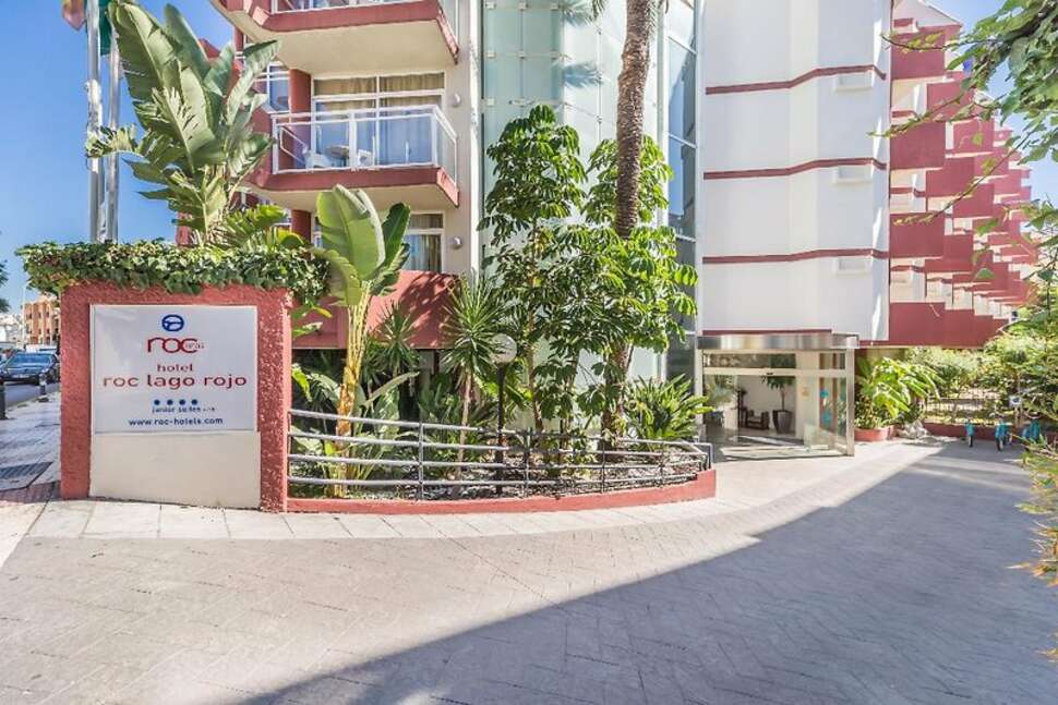 Een foto van de buitenkant van AluaSun Lago Rojo Hotel