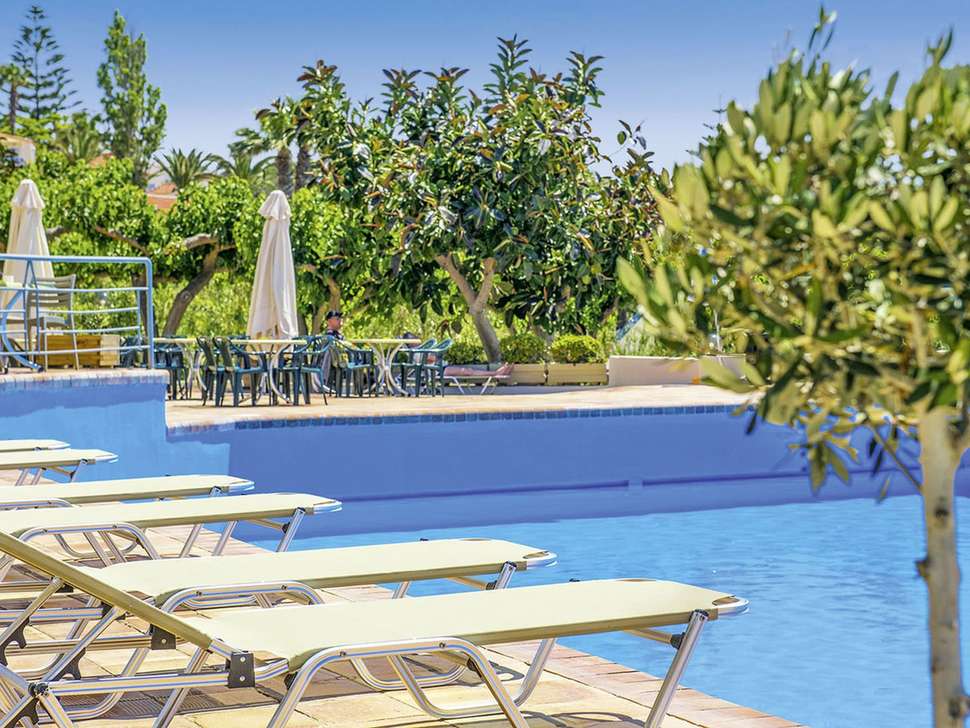 Een foto van het zwembad bij Scaleta Beach Hotel