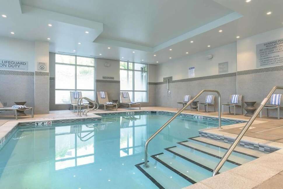 Een foto van de faciliteiten bij Courtyard by Marriott Edgewater NYC Area