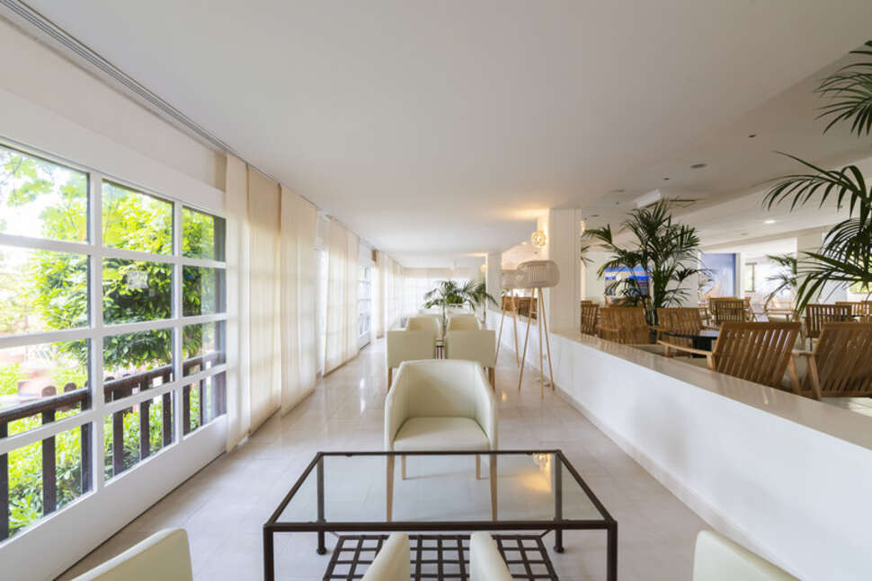 Een foto van het interieur van azuLine Hotel Bergantin
