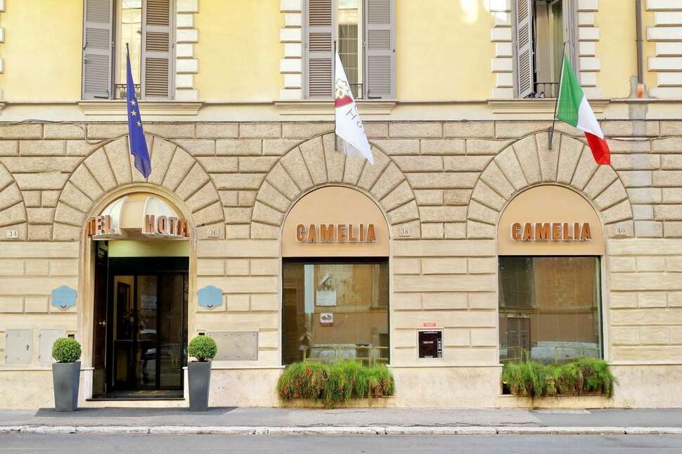 Een foto van de buitenkant van Hotel Camelia