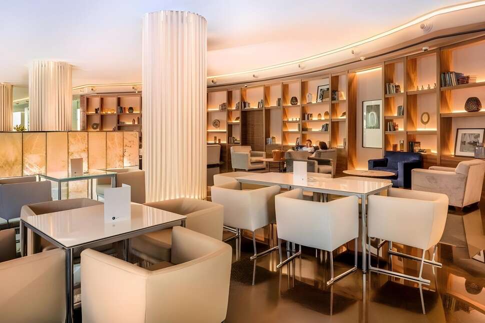 Een foto van de faciliteiten bij Hotel SH Valencia Palace