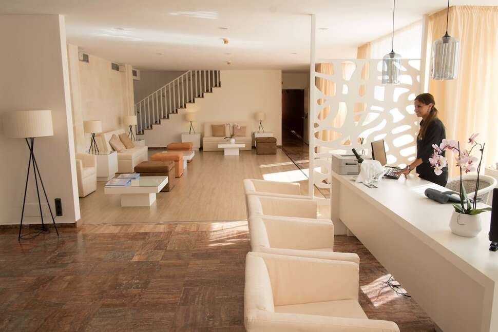 Een foto van het interieur van Pierre & Vacances Premium Menorca Binibeca