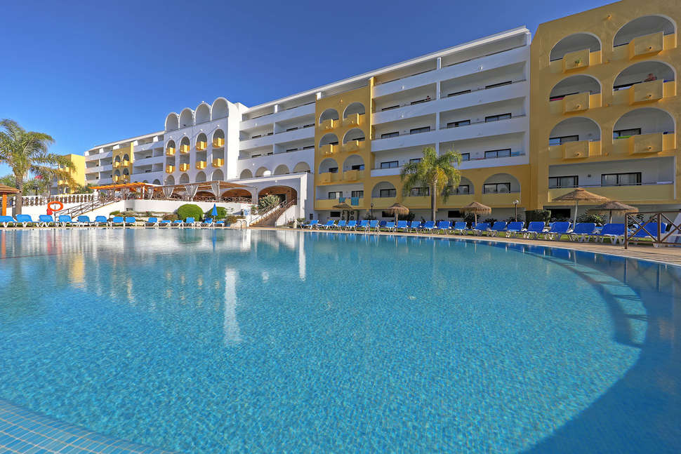Een foto van het zwembad bij Paladim & Alagoa Mar Hotels
