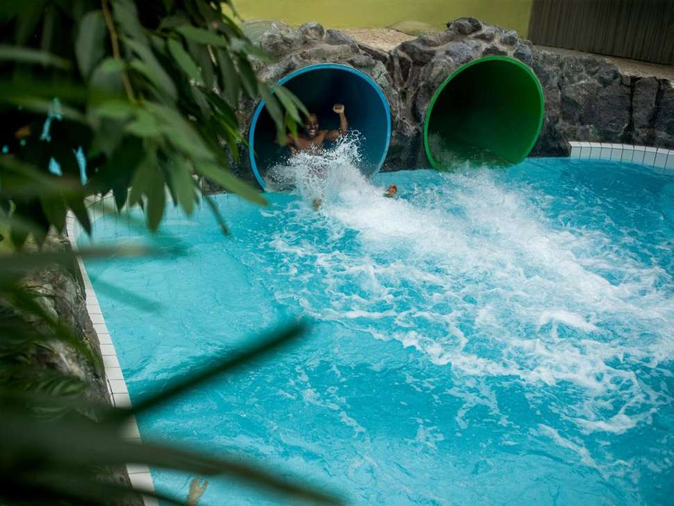 Een foto van het zwembad bij Center Parcs De Haan