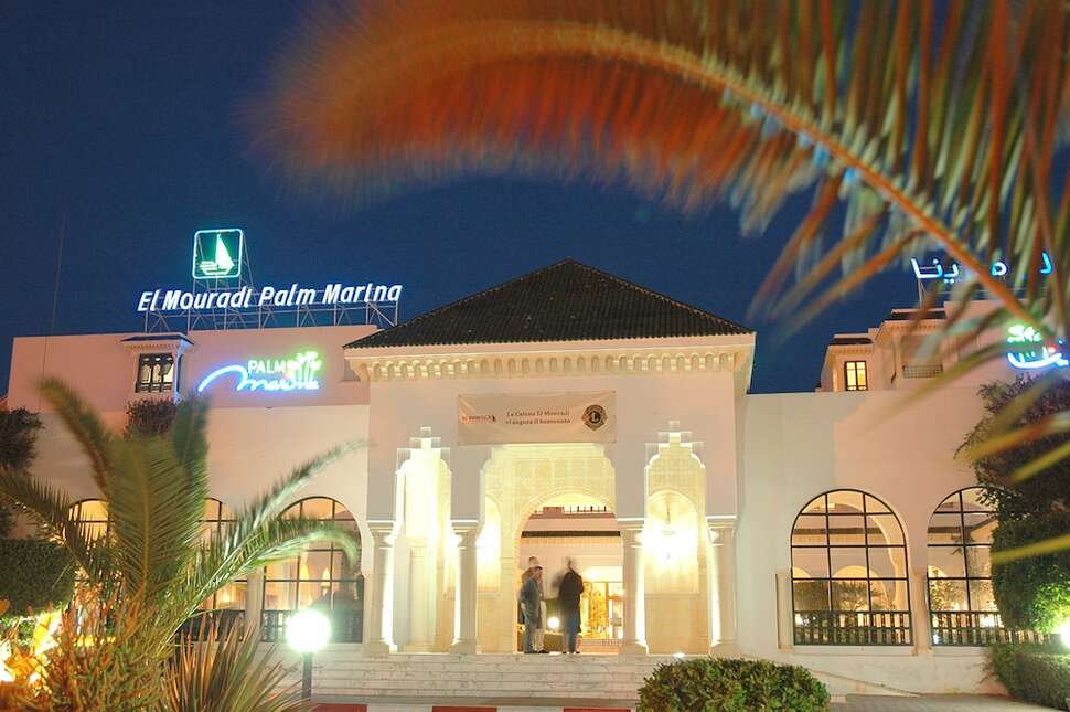Ein Foto von der Außenansicht des El Mouradi Palm Marina