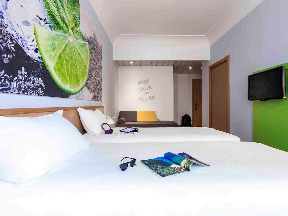Ein Foto Ibis Styles Napoli Garibaldi