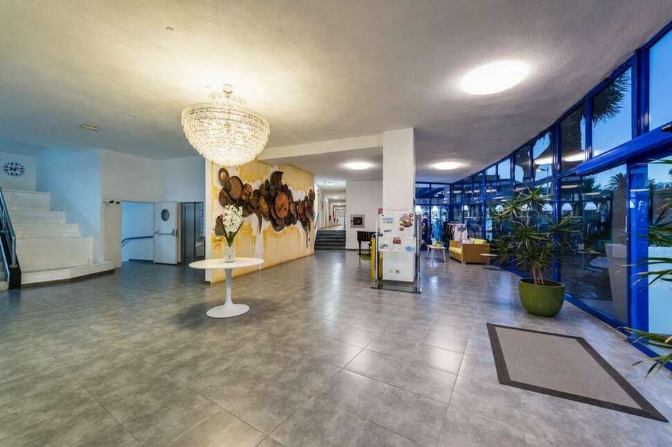 Een foto van het interieur van Hotel New Folias