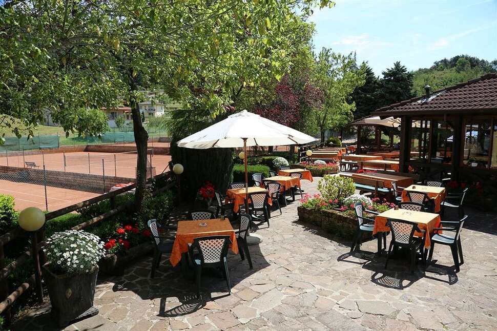 Ein Foto von der Terrasse im Hotel Le Balze Aktiv & Wellness
