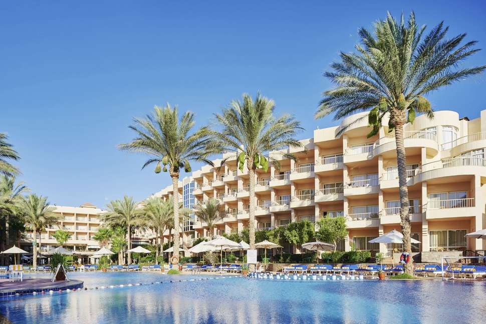 Een foto van het zwembad bij Sea Star Beau Rivage