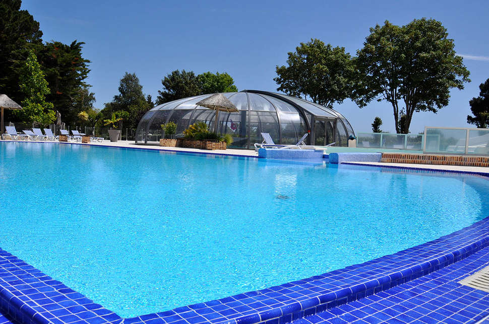 Een foto van het zwembad bij Camping Le Raguenes Plage