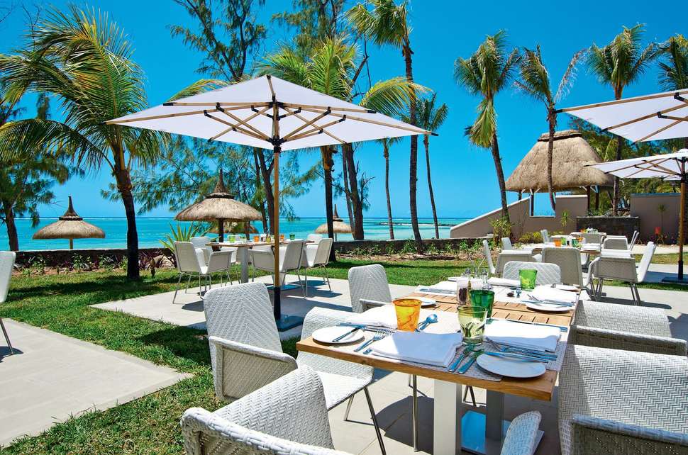 Een foto van het terras bij Ambre Resort & Spa