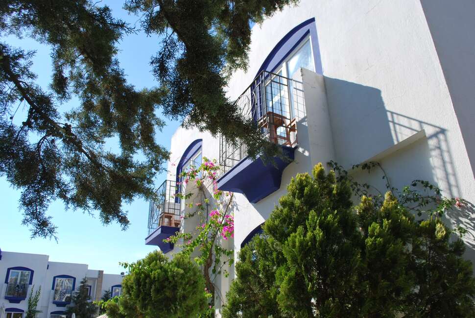 Ein Foto von der Außenansicht des Serpina Hotel
