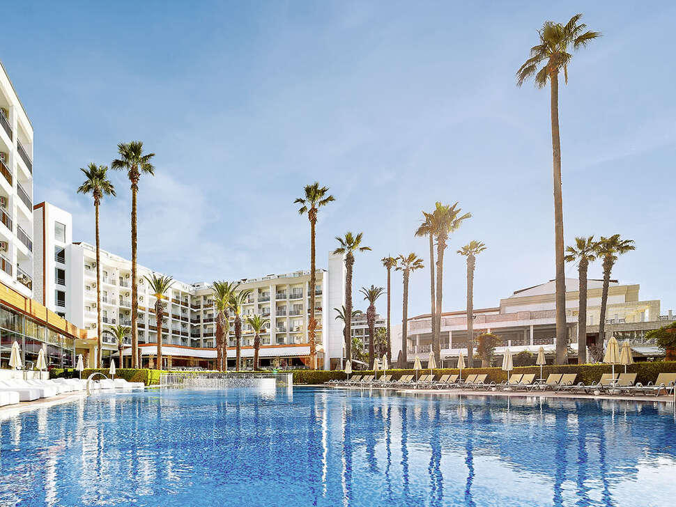 Ein Foto vom Pool im Prime Beach Hotel