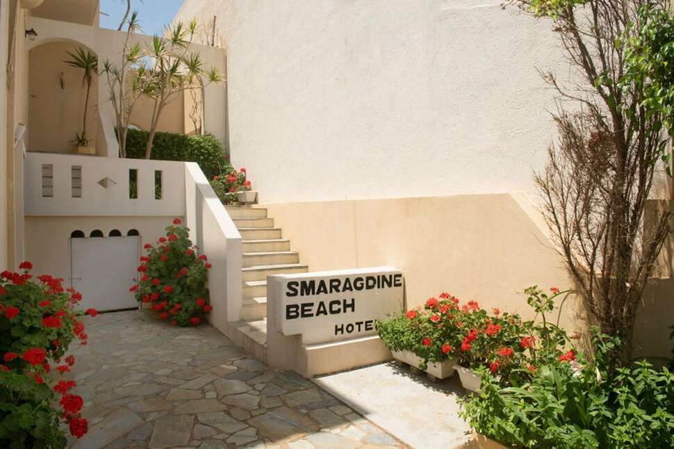 Een foto van de buitenkant van Hotel Smaragdine Beach