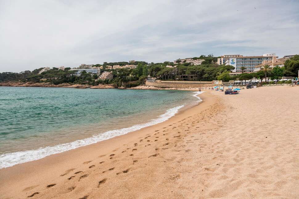 Een foto van het strand bij Hotel Ilunion Caleta Park