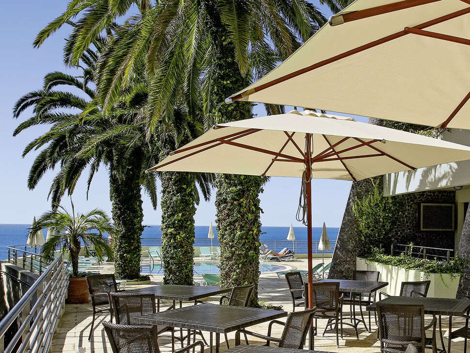 Een foto van het terras bij Madeira Regency Cliff Hotel