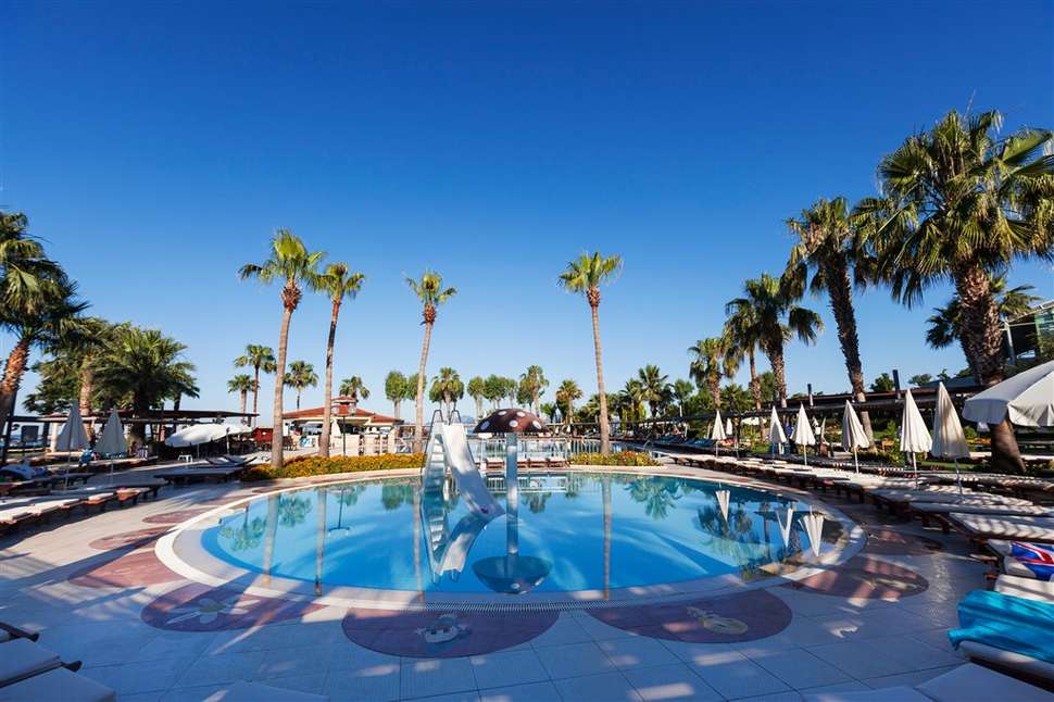 Een foto van het zwembad bij Club Tuana Fethiye