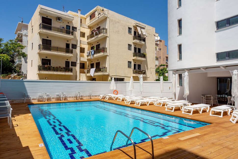 Een foto van het zwembad bij Rhodos Horizon City