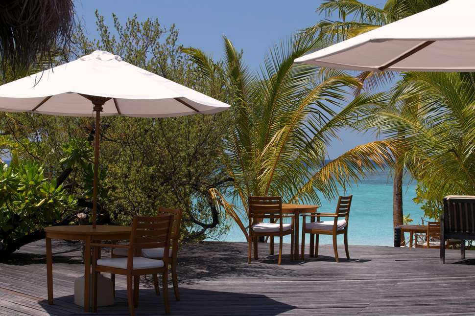 Een foto van het terras bij Coco Palm Dhuni Kolhu