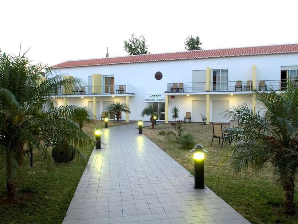 Een foto van de buitenkant van Residential Teresinha