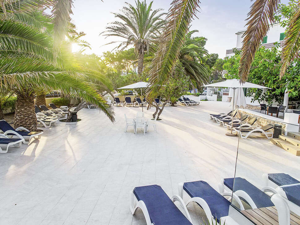 Ein Foto von der Terrasse im Hotel Tagomago