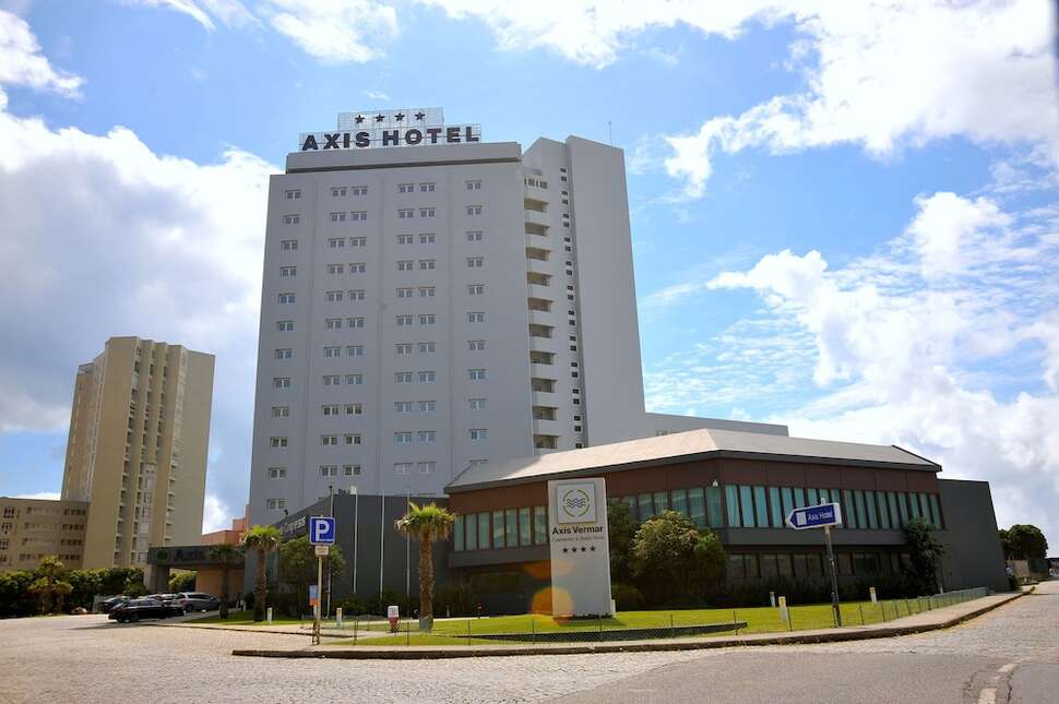 Een foto van de buitenkant van Axis Vermar Beach Hotel