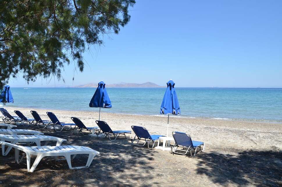 Ein Foto vom Strand beim Costa Angela Seaside Resort