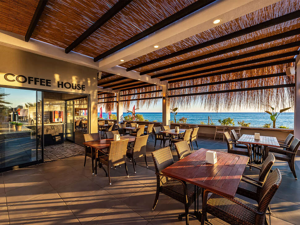 Een foto van de faciliteiten bij White City Beach Hotel