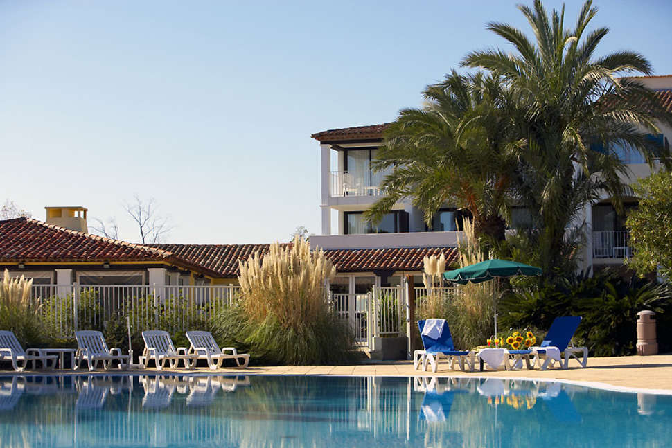 Een foto van het zwembad bij Sowell Hotels Golfe de Saint Tropez