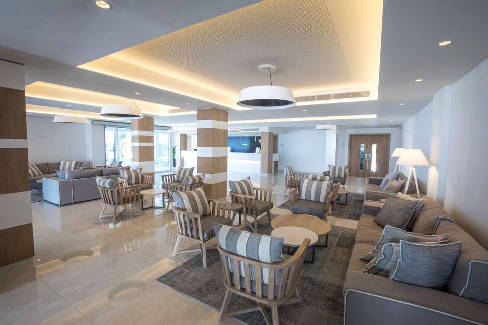 Een foto van het interieur van Evalena Beach Hotel
