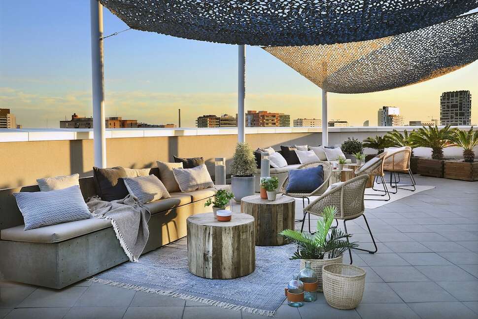 Een foto van het terras bij Hotel Barcelona Condal Mar Affiliated by Melia