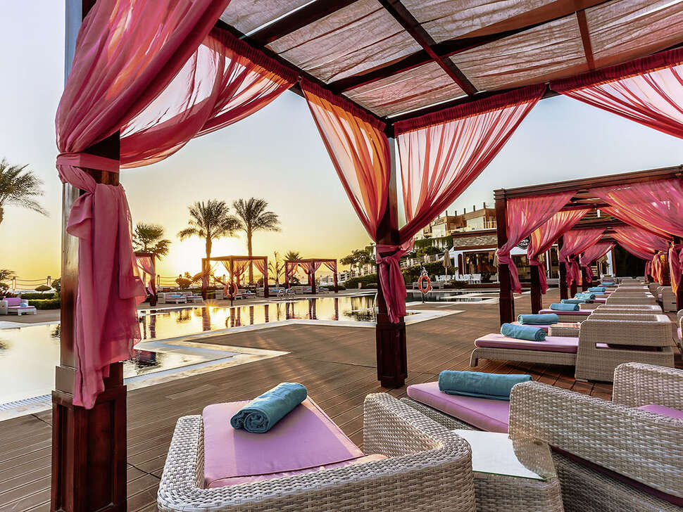 Een foto van het zwembad bij Sunrise Arabian Beach Resort