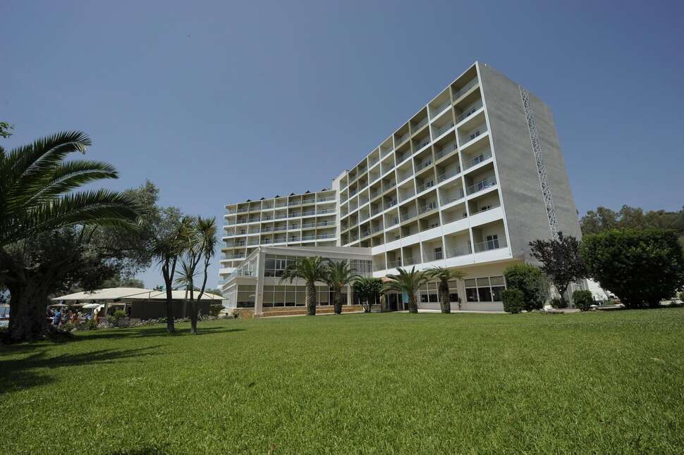 Een foto van de buitenkant van Evia Riviera Resort